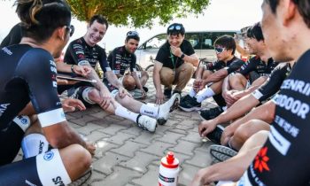 Pez fuera del agua: Conoce a ciclistas europeos que comercian con equipos asiáticos
