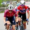 Con lágrimas en los ojos, Demi Vollering se pregunta qué sucederá cuando Annemiek van Vleuten gane dramáticamente la apasionante Vuelta Femenina.